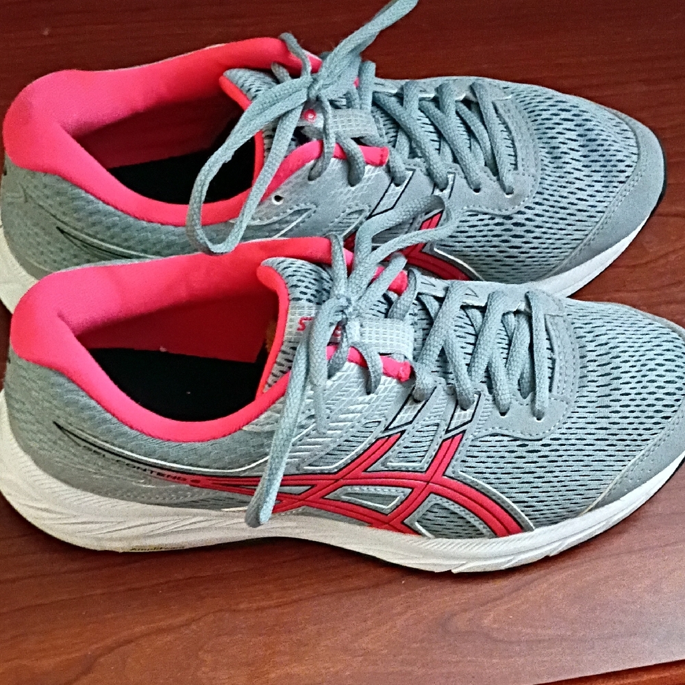 ASICS Women's Light Gray and Pink Athletic Running Shoes